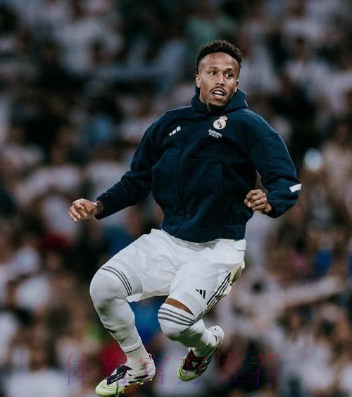 跟队记者:米利唐右大腿受伤 具体伤愈时间未知 跟队记者:米利唐右大腿受伤 具体伤愈时间未知